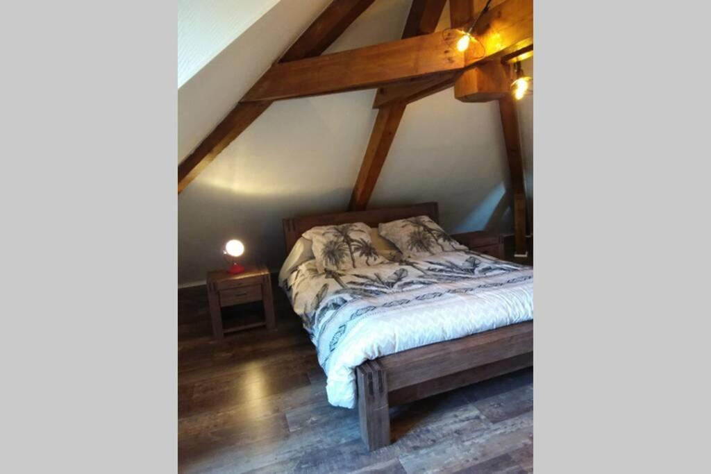 Appartement lumineux, calme et panoramique !! Pouligney-Lusans Extérieur photo