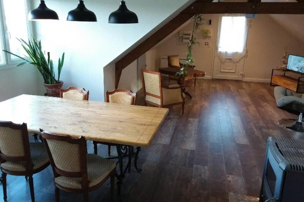 Appartement lumineux, calme et panoramique !! Pouligney-Lusans Extérieur photo