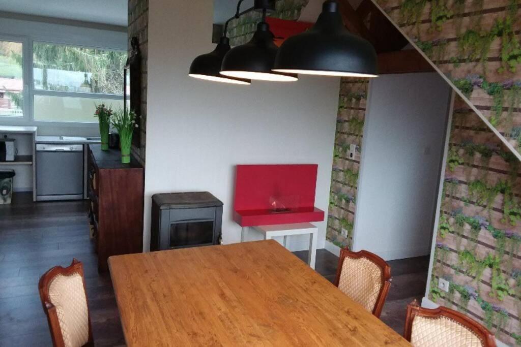 Appartement lumineux, calme et panoramique !! Pouligney-Lusans Extérieur photo